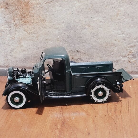 The Danbury Mint 1935 US  Mail Truck 1997 USPS 1:24 Scale Die Cast Metal Missing - Picture 7 of 16